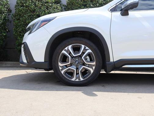 Crystal White Pearl 2023 Subaru Ascent Limited 7-Passenger