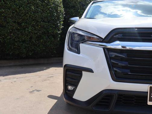 Crystal White Pearl 2023 Subaru Ascent Limited 7-Passenger