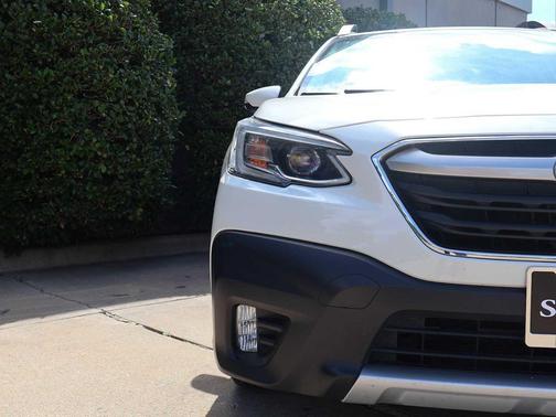 Crystal White Pearl 2021 Subaru Outback Limited