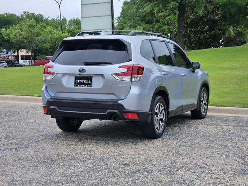 Ice Silver Metallic 2021 Subaru Forester Premium
