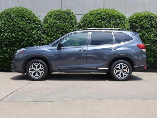 Magnetite Gray Metallic 2024 Subaru Forester Premium