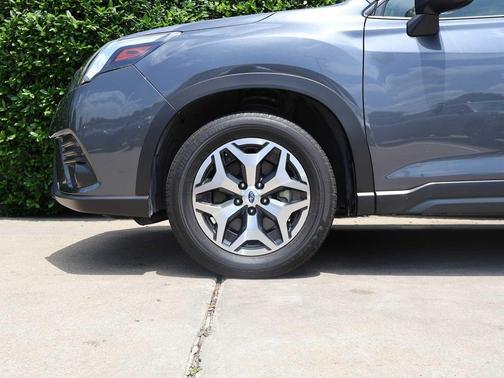 Magnetite Gray Metallic 2024 Subaru Forester Premium