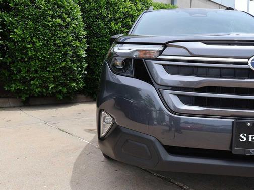 Magnetite Gray Metallic 2025 Subaru Forester Premium