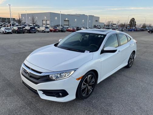 Photo 2 of 22 of 2018 Honda Civic EX-T