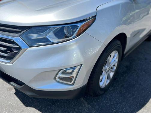Silver Ice Metallic 2018 Chevrolet Equinox LS