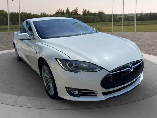 White 2015 Tesla Model S 85