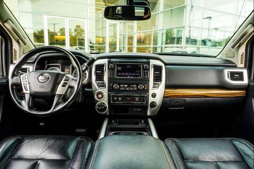 Cayenne Red Metallic 2019 Nissan Titan SL