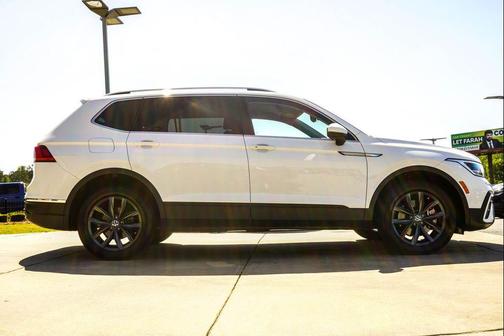 Pure White 2022 Volkswagen Tiguan 2.0T SE