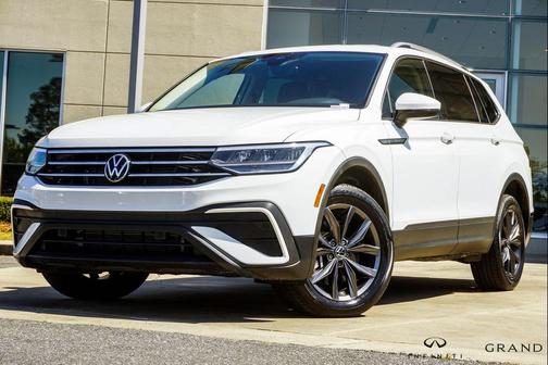 Pure White 2022 Volkswagen Tiguan 2.0T SE