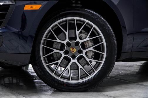 Night Blue Metallic 2018 Porsche Macan Macan