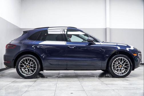 Night Blue Metallic 2018 Porsche Macan Macan
