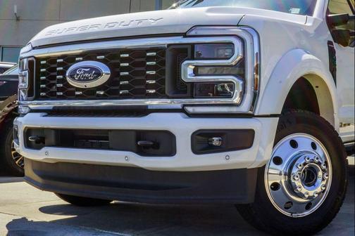 Star White Metallic Tri-Coat 2025 Ford F-450 Platinum