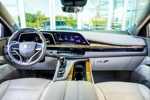 Crystal White Tricoat 2024 Cadillac Escalade ESV Sport Platinum