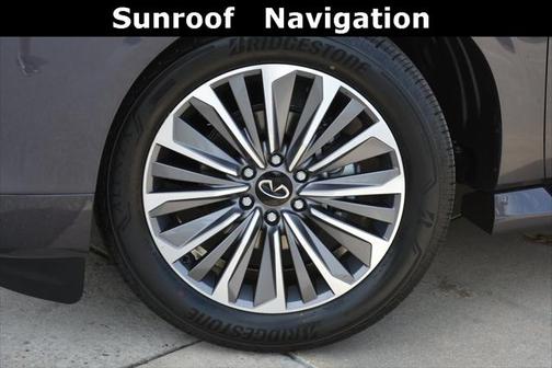 2025 INFINITI QX80 Luxe