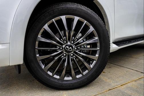 2024 INFINITI QX80 SENSORY AWD