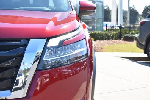 2023 Nissan Pathfinder Platinum FWD