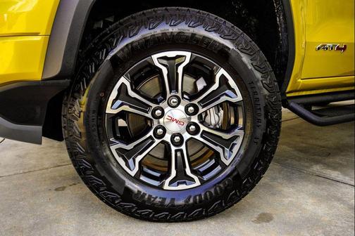 2023 GMC Canyon AT4