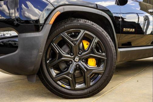 Midnight 2022 Rivian R1T Adventure