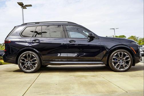 Carbon Black Metallic 2024 BMW X7 M60i