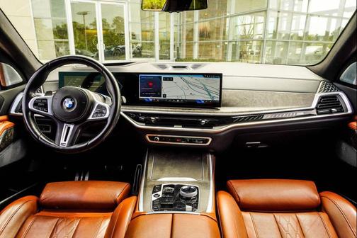 Carbon Black Metallic 2024 BMW X7 M60i