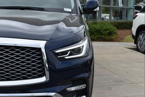 2023 INFINITI QX80 Luxe