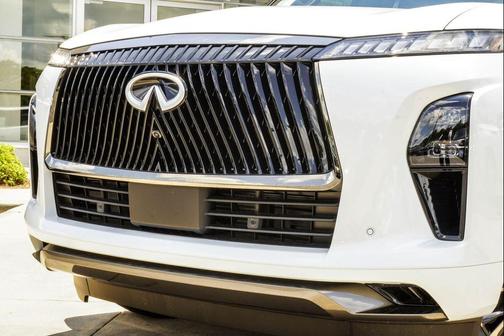 Radiant White 2027 INFINITI QX80 AUTOGRAPH