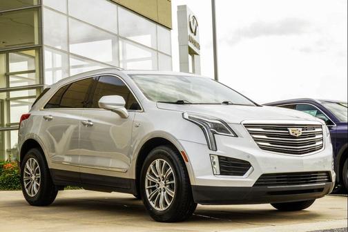 Radiant Silver Metallic 2018 Cadillac XT5 Luxury