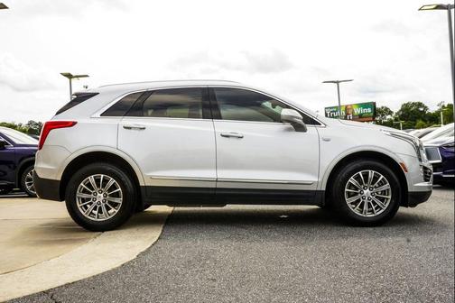 Radiant Silver Metallic 2018 Cadillac XT5 Luxury
