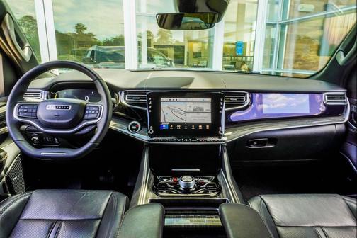 Diamond Black Crystal Pearlcoat 2022 Jeep Wagoneer Series III 4x4