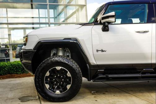 Interstellar White 2023 GMC HUMMER EV Pickup 3X