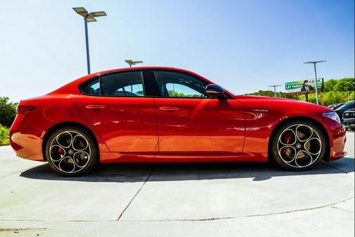 Alfa Rosso 2022 Alfa Romeo Giulia Ti