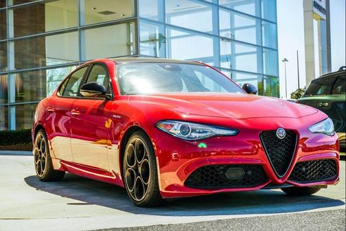 Alfa Rosso 2022 Alfa Romeo Giulia Ti