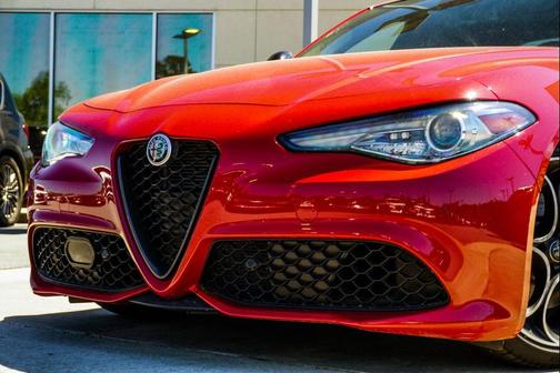 Alfa Rosso 2022 Alfa Romeo Giulia Ti