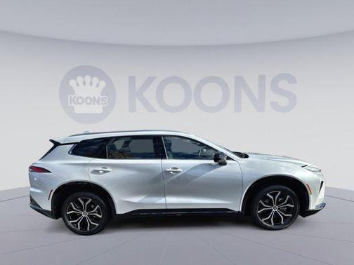 2025 Toyota Crown Signia XLE