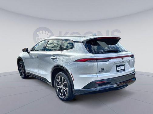 2025 Toyota Crown Signia XLE