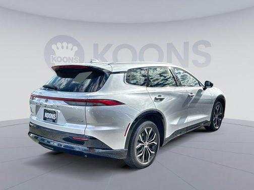 2025 Toyota Crown Signia XLE