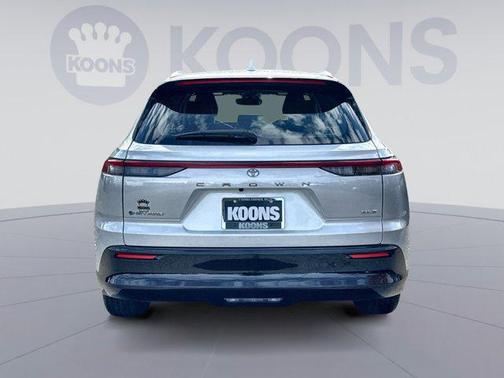 2025 Toyota Crown Signia XLE