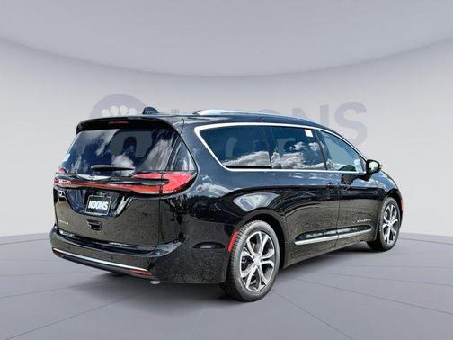 2026 Chrysler Pacifica L