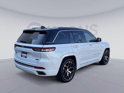 2023 Jeep Grand Cherokee Summit