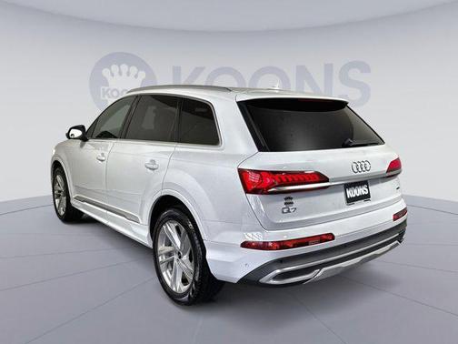 2022 Audi Q7 45 Premium Plus