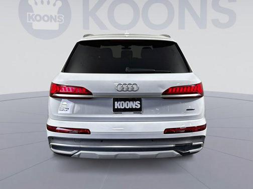 2022 Audi Q7 45 Premium Plus