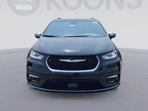 2025 Chrysler Pacifica L