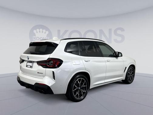 Mineral White Metallic 2023 BMW X3 M40i