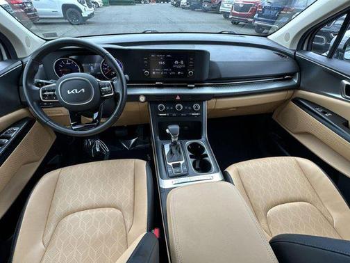 2023 Kia Carnival LX