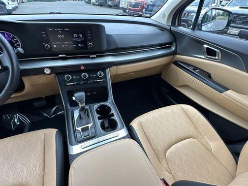 2023 Kia Carnival LX