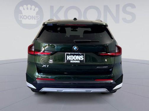 San Remo Green Metallic 2025 BMW X1 xDrive28i