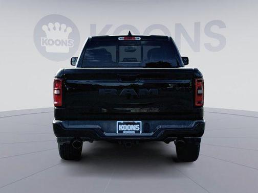 Diamond Black Crystal Pearlcoat 2026 RAM 1500 Big Horn/Lone Star