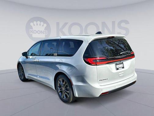 2026 Chrysler Pacifica L