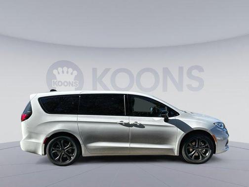 2026 Chrysler Pacifica L