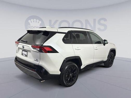 2022 Toyota RAV4 Hybrid SE